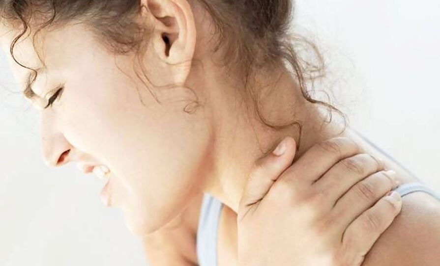 Cervical osteochondrosis is accompanied by aching or sharp pain in the neck