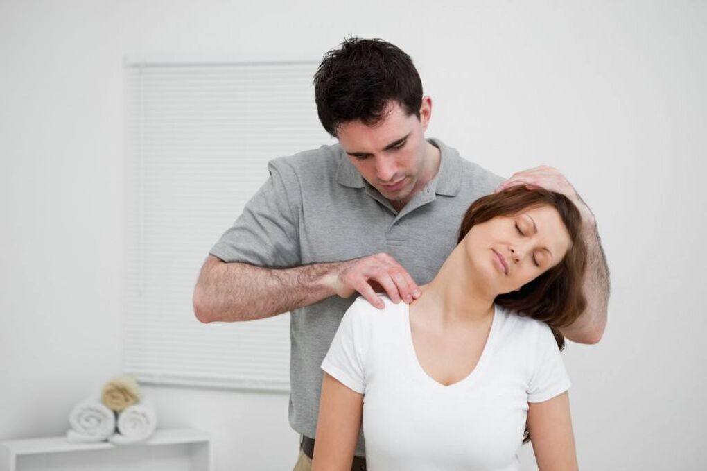Therapeutic neck massage to relieve pain in cervical osteochondrosis